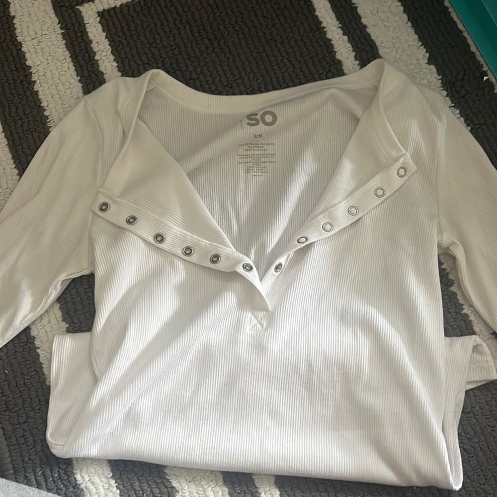 White kohl’s button up long sleeve tee